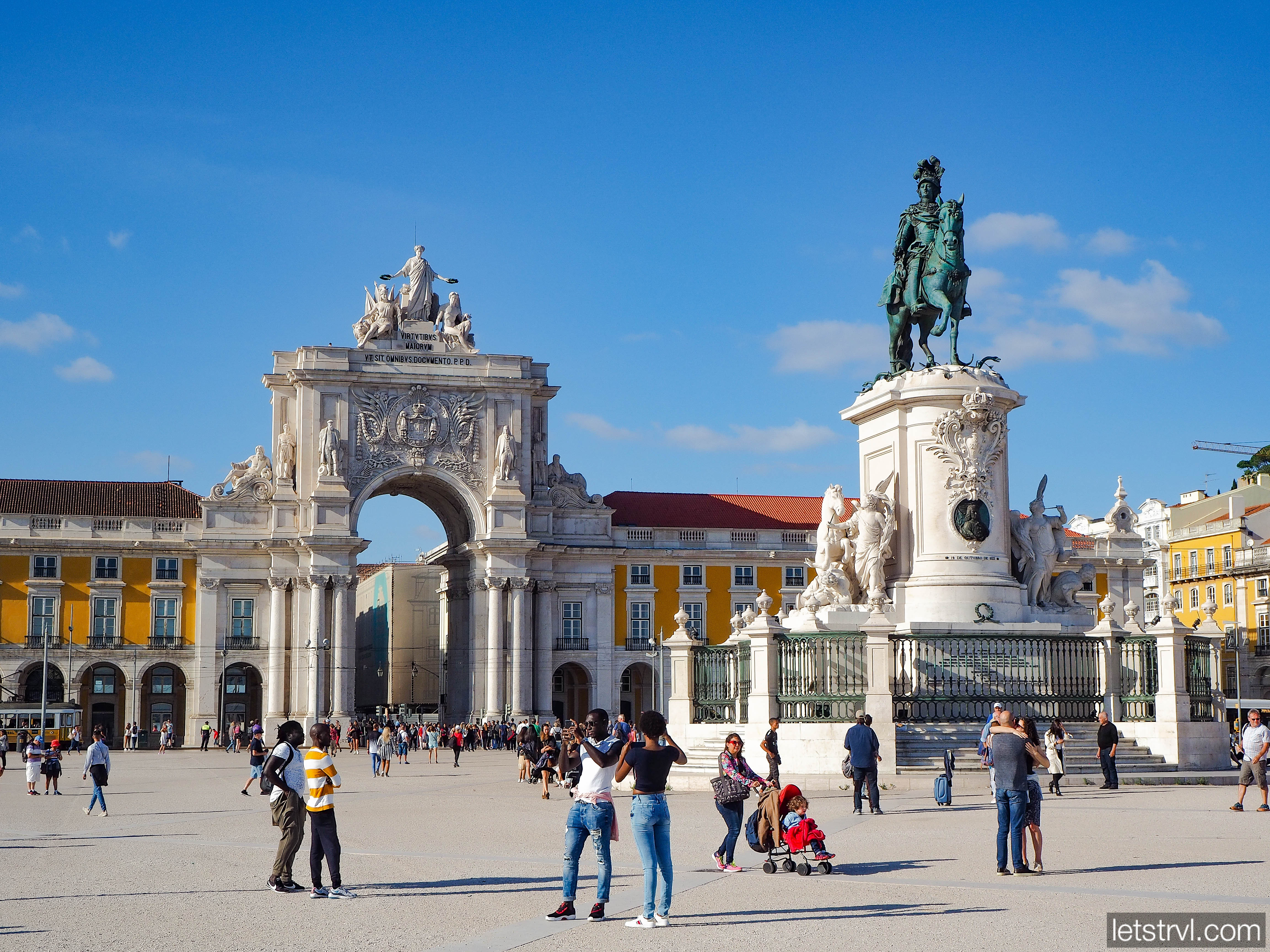 Дворцовая  площадь в Лиссабоне