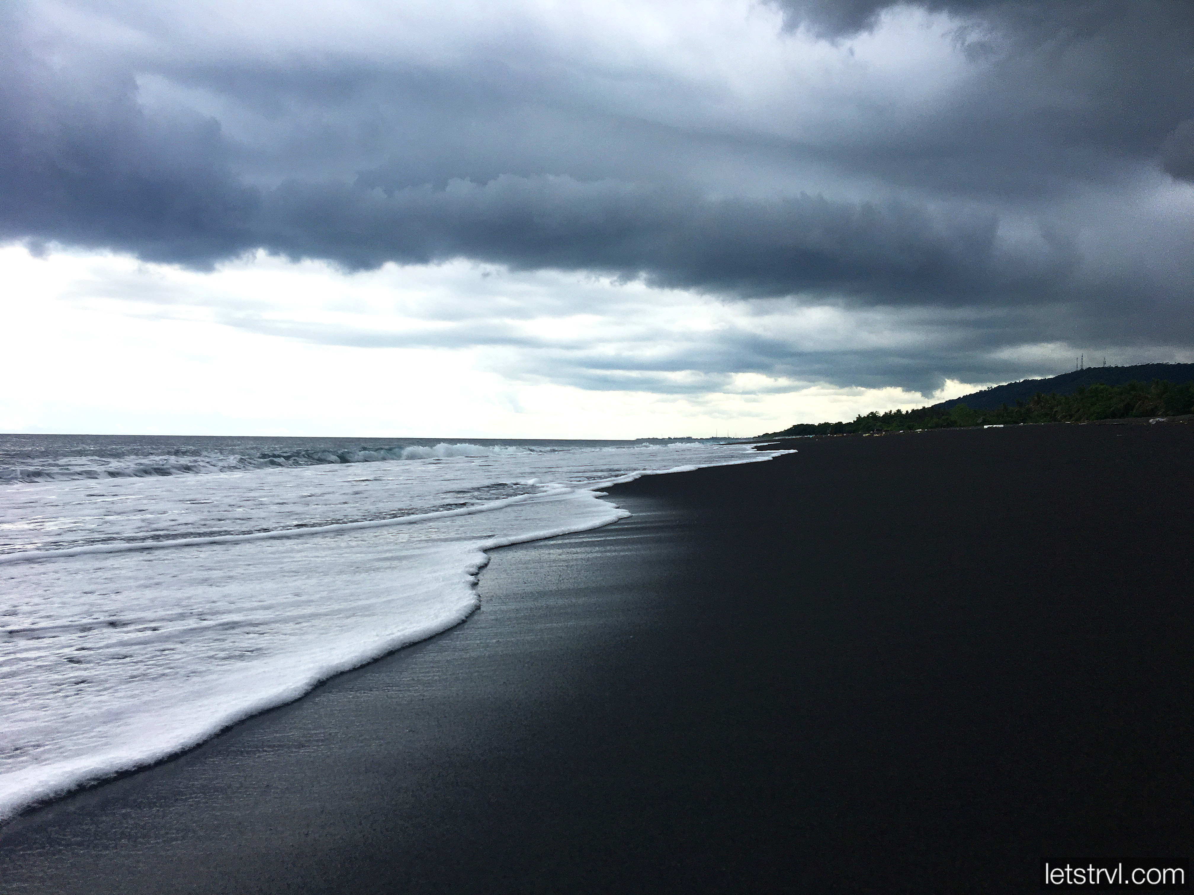 Черный пляж Кусамба на Бали